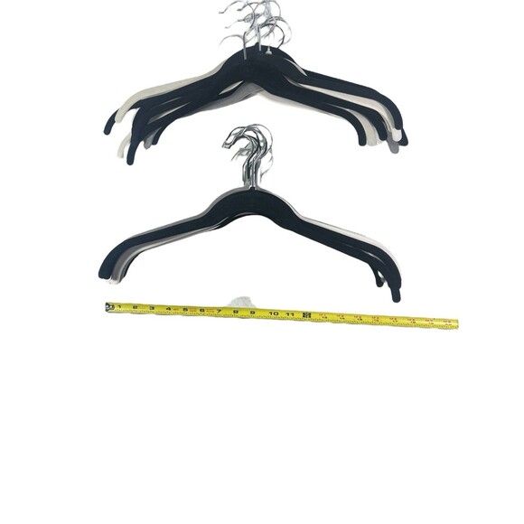 Lot Of 25 Mixed Lot Huggable Velvet Silver Hook Shirt Hanger Flocked JM & Unbran - Picture 3 of 5